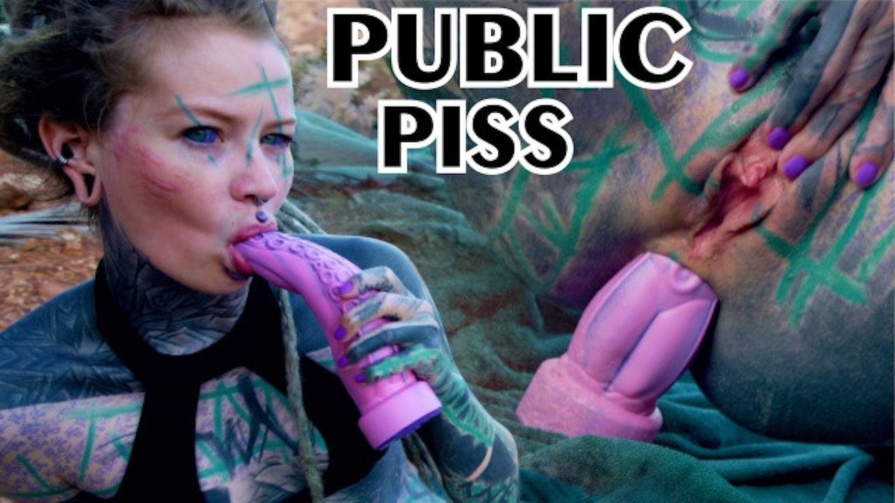 Alternative TEEN outdoor PEE SQUIRT masturbation with crazy toy - ANAL gapes wet orgasms tattoo girl dreadlocks alt goth punk | XBeurette.fr